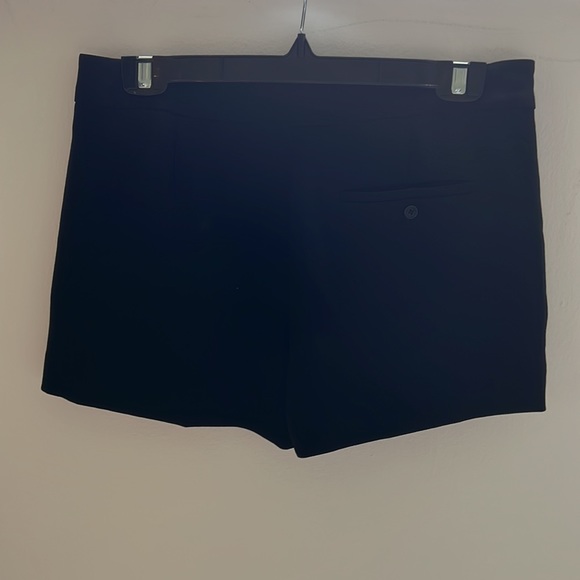Aritzia- Wilfred Black shorts w/pockets, Hooke/eye & ribbon front tie, size 4 - Picture 2 of 6